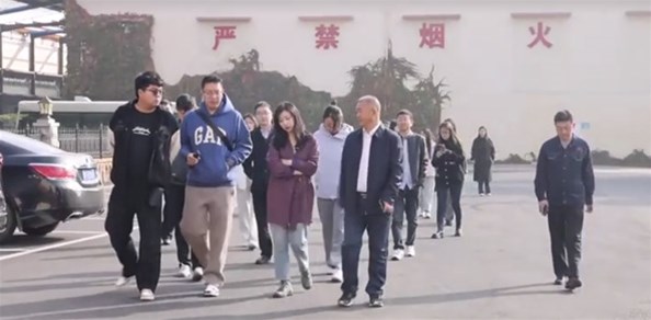 “云話山東”系列外宣活動第五期“深化外事服務 助力農企發(fā)展”專題活動到棲霞市參訪